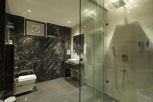 Et badeværelse på SNJ Taj Grand