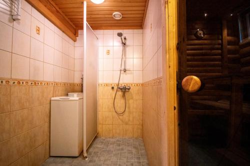 Bilik mandi di Tahkon Hovimäenraitti 5B