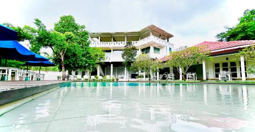 a swimming pool in front of a building at Canberra Holidays - Mirissa in Mirissa