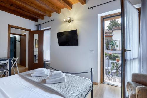a bedroom with a bed with towels on it at Residence "Professor's nest" - Verona Apartments in Verona