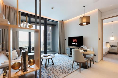 1BHK with Marina and Partial Sea Views