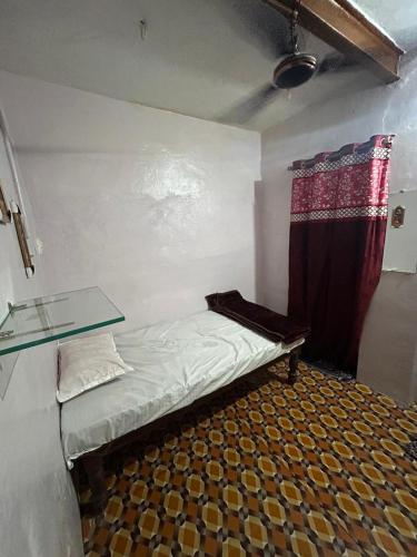 Ένα ή περισσότερα κρεβάτια σε δωμάτιο στο 3 Batti Home Stay