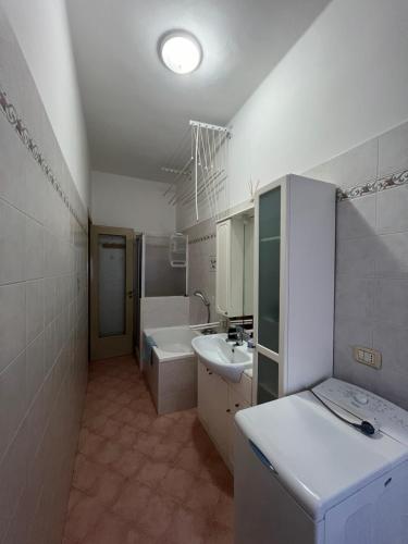 Η κουζίνα ή μικρή κουζίνα στο Appartamento Bologna