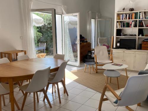 Χώρος καθιστικού στο Maison lumineuse, de plain-pied, avec jardin clos - A 5mn de la plage