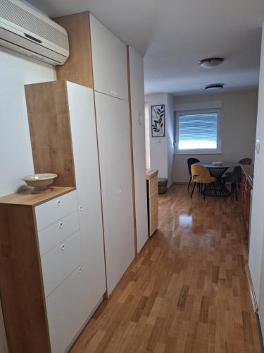 a room with a kitchen and a dining room at STUDIO APARTMAN MARKo C self-check in,frre parking in Karlovac