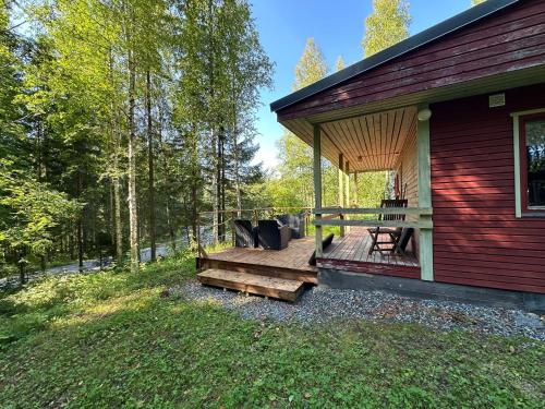 a cabin with a picnic table on a deck at Villa vappu in Kuopio