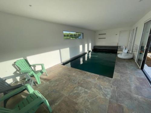 Πισίνα στο ή κοντά στο Maison contemporaine avec vue mer, piscine intérieure, classée 5 étoiles