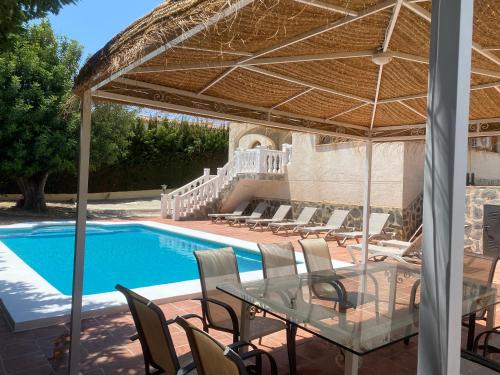 Agradable Villa con piscina y vistas al mar