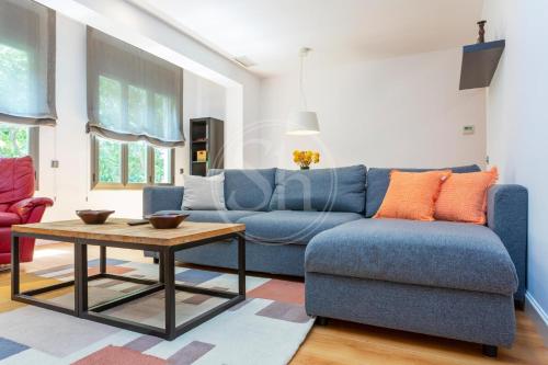 Elegant apartment for 6 beside Sagrada Familia