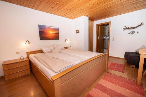 Postel nebo postele na pokoji v ubytování Gästehaus Koch