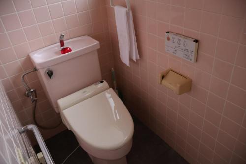 Guest House Kurukuru ゲストハウスくるくるにあるバスルーム