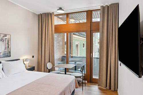Μια τηλεόραση ή/και κέντρο ψυχαγωγίας στο Limehome Memmingen Maximilianstraße
