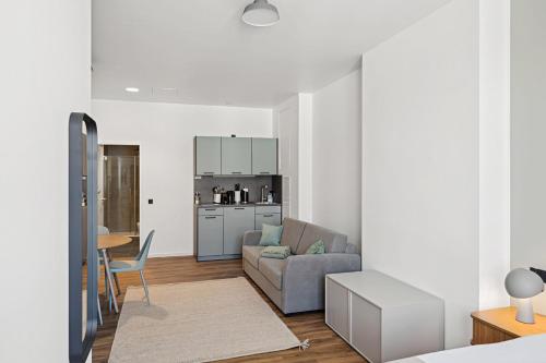 Η κουζίνα ή μικρή κουζίνα στο Limehome Memmingen Maximilianstraße