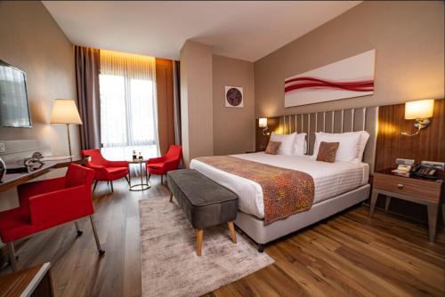 Postel nebo postele na pokoji v ubytování Ramada by Wyndham Istanbul Alibeykoy