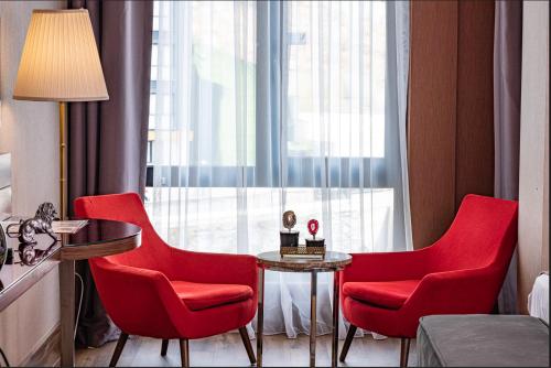 Posezení v ubytování Ramada by Wyndham Istanbul Alibeykoy