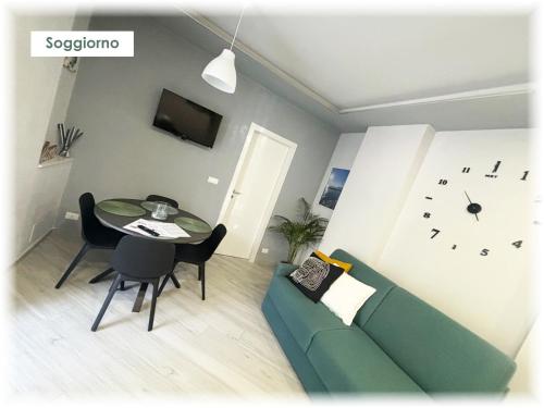 Телевизор и/или развлекательный центр в La Brezza Home Sanremo