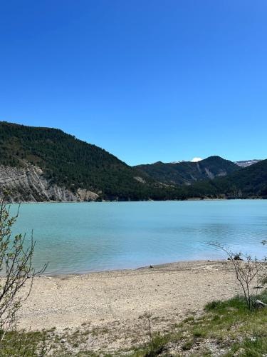 a beach in front of a body of water at Studio la Gioia in Allos