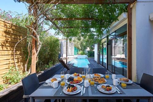 Central Holiday Home