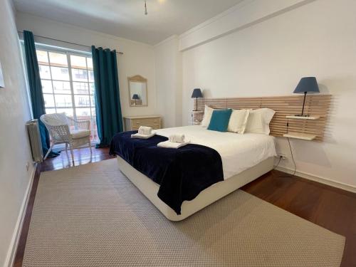 Ένα ή περισσότερα κρεβάτια σε δωμάτιο στο Cascais 1BR w/ pool