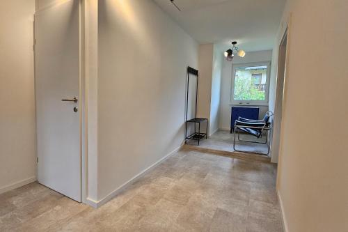 an empty hallway with a door and a window at Fewo Albeck in Spitzwiesen