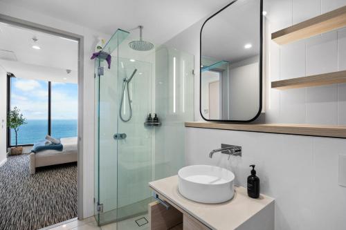 Vannituba majutusasutuses The Paradise - Beachfront Lux Best Ocean View 2BR with Infinity Pool