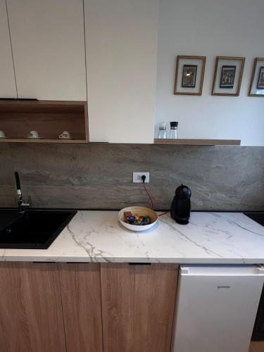 Η κουζίνα ή μικρή κουζίνα στο Berenji Lux Apartment
