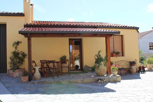 Το κτήριο όπου στεγάζεται  το bed & breakfast