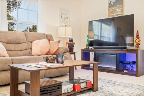 a living room with a couch and a coffee table at HIlltop Oasis with games, hot tub, Fire-pit, Deck, Views in Oakhurst