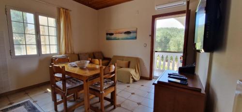 Posezení v ubytování Perithia Cottage