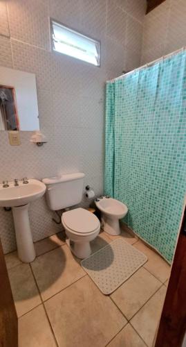 a bathroom with a toilet and a sink and a shower at Complejo Yaguareté in Corrientes
