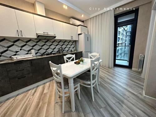 Kuhinja ili čajna kuhinja u objektu Grey Suite Apartment