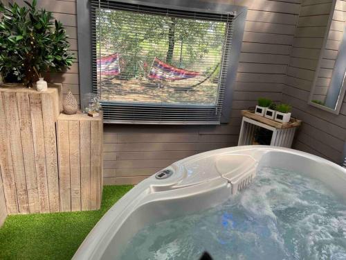 Love spa jacuzzi en amoureux à 30 min de bordeaux