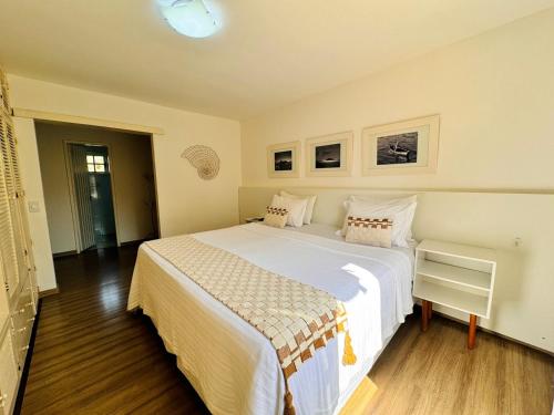 a bedroom with a large white bed in a room at Pousada Arraial Inn in Arraial do Cabo