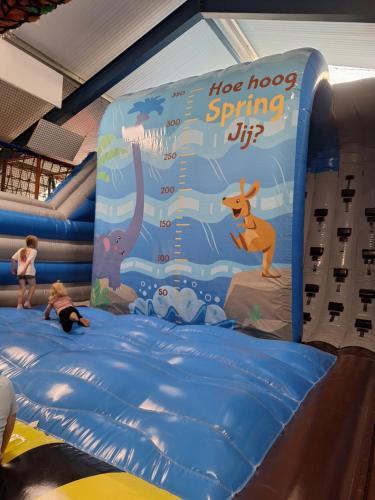 a water slide at a indoor water park at EnJoy Meer und See Ferienhaus -In Lauwersoog- 1-6 Pers- 3 Schlafzimmer in Lauwersoog