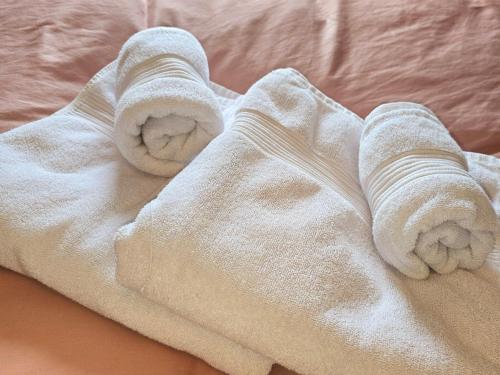 a rolled up towel on top of a bed at Knobelauch Family Home, Valdres in Vøle