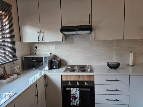 Dapur atau dapur kecil di Prime Nest Guest Apartments