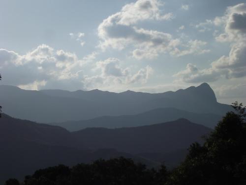 a view of a mountain range with clouds in the sky at Sitio Alecrim Gastronomia e Hospedaria in Alagoa