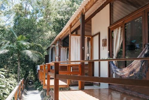 a house with a wrap around porch at Bonito Paraiso Ilha Grande in Abraão