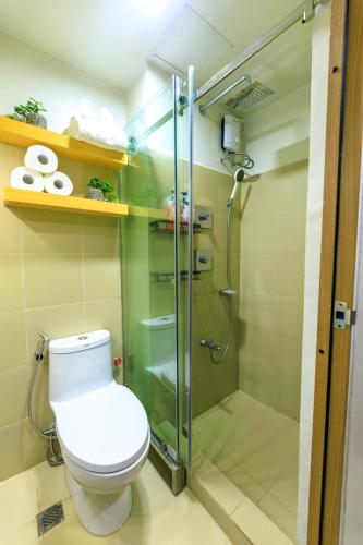 Koupelna v ubytování Amazing Condo Unit Shore 3 - walking distance to MOA - Pasay - 2 Beds - with 1 extra bed