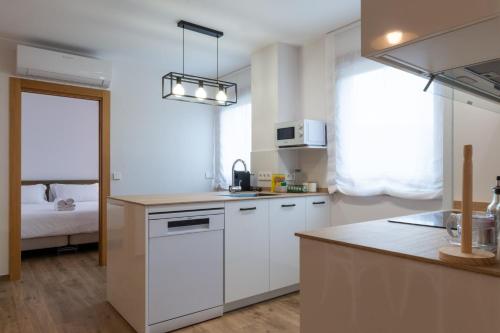 Η κουζίνα ή μικρή κουζίνα στο Suites Ecojebar