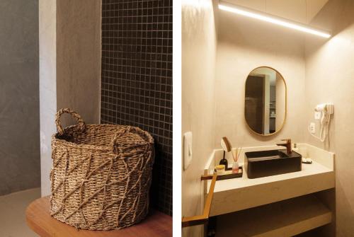a bathroom with a sink and a mirror at Bonito Paraiso Ilha Grande in Abraão