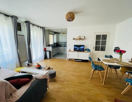 T3 Charles de Gaulles, Disney, Astérix, Parc des expo