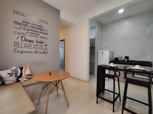 a living room with a couch and a table at Apartamento completo em Búzios in Búzios