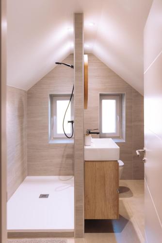 a bathroom with a sink and a shower at La Finca de Aurora in San Rafael