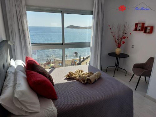 a bedroom with a bed with a view of the beach at MarMédano Apartamento 3 in El Médano