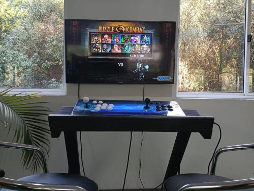a table with a video game in a room at Cabañas DELUXE DUNAS DEL ESTE in Punta Colorada