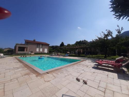 a swimming pool in a yard with a house at Terra Vitale in Cava deʼ Tirreni