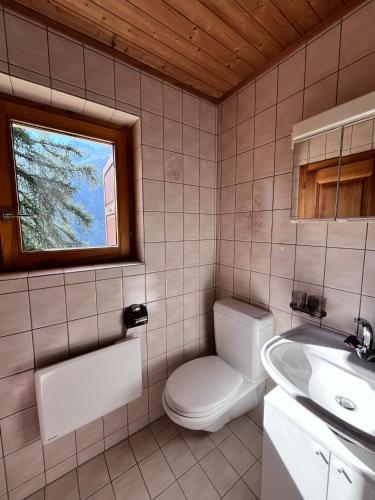 Ένα μπάνιο στο Family holiday Chalet S'Zähni