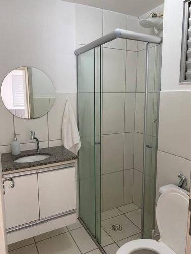 a bathroom with a glass shower and a toilet at Apartamento Firenze in Franca