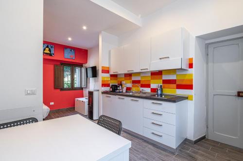 Dapur atau dapur kecil di SOHO Borgonovo by Dasso - Case Vacanze e Appartamenti